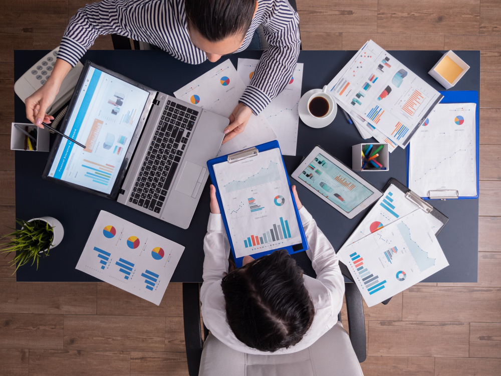 Financial reporting dashboards and analysis for Microsoft Fabric